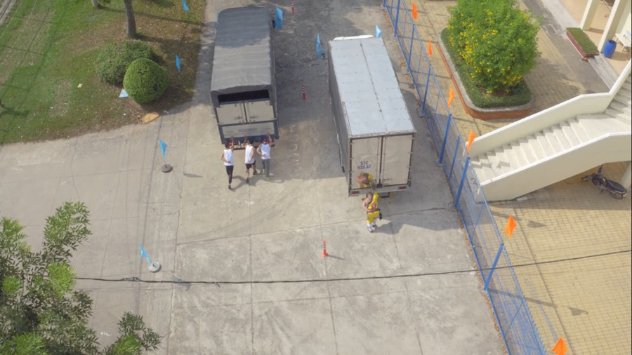 Việt Hương, Trấn Thành tặng tiền cho người chơi Song đấu ảnh 8