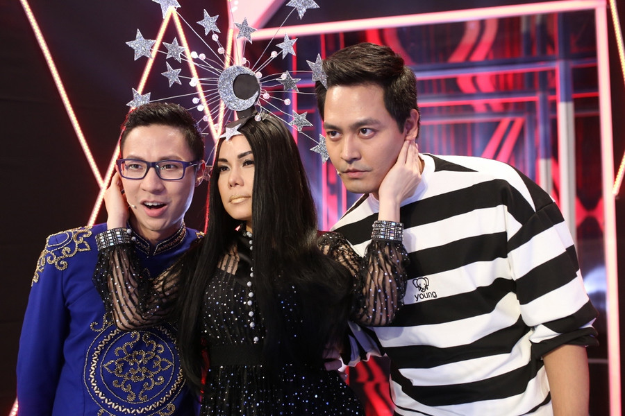 Việt Hương, Trấn Thành tặng tiền cho người chơi Song đấu ảnh 2