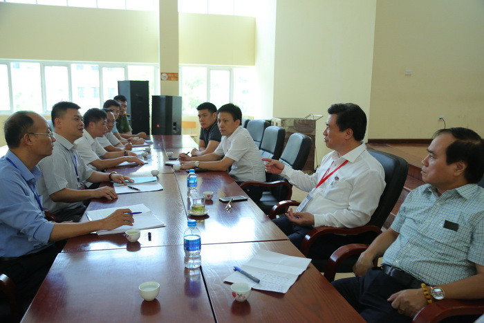 Thứ trưởng Nguyễn Hữu Độ làm việc với Hội đồng thi và các Ban giúp việc. Ảnh Việt Hà Thứ trưởng Nguyễn Hữu Độ làm việc với Hội đồng thi và các Ban giúp việc. Ảnh Việt Hà