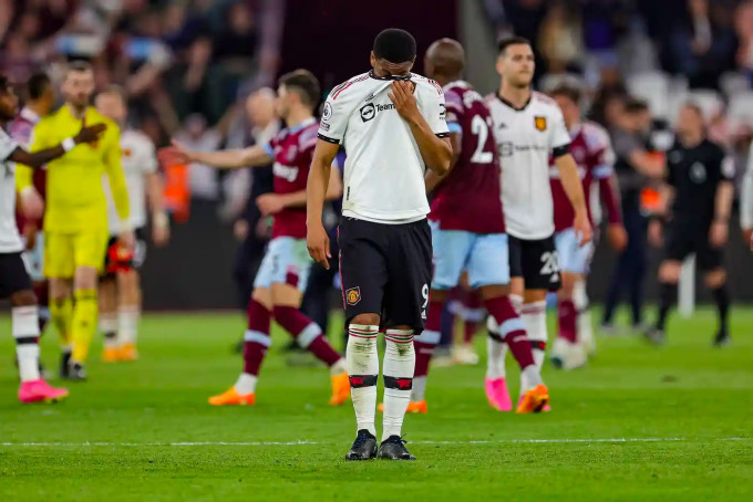 Cầu thủ Man Utd thất vọng để thua West Ham và có nguy cơ văng khỏi top 4 Ngoại hạng Anh. Cầu thủ Man Utd thất vọng để thua West Ham và có nguy cơ văng khỏi top 4 Ngoại hạng Anh.