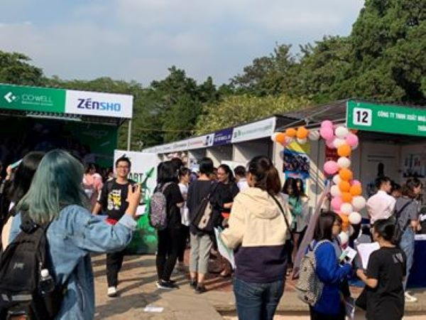 Sinh viên tham gia Ngày hội việc làm FJLC2019 Sinh viên tham gia Ngày hội việc làm FJLC2019