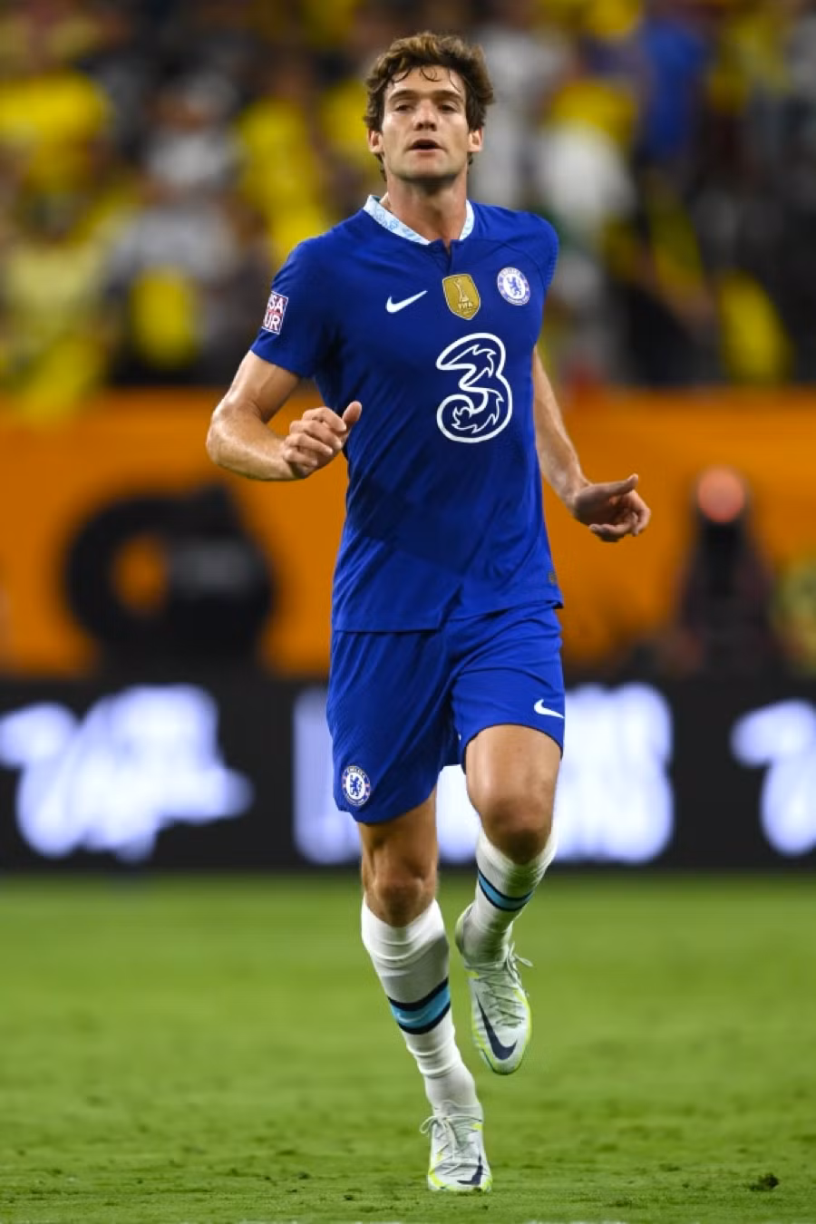 Marcos Alonso cũng chia tay Chelsea gia nhập Barca.