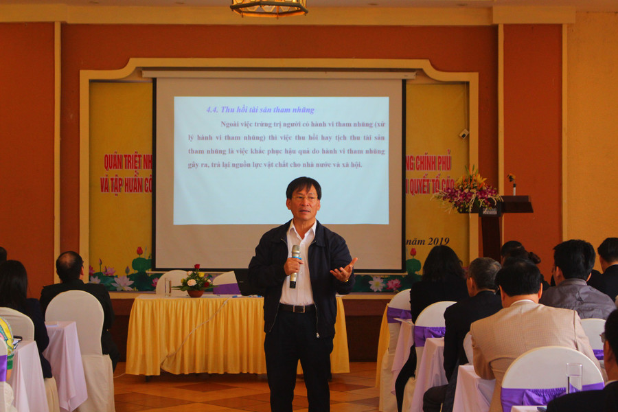 Nguyên Phó Trưởng ban Nội chính Trung ương Phạm Anh Tuấn - báo cáo tại Hội nghị. Nguyên Phó Trưởng ban Nội chính Trung ương Phạm Anh Tuấn - báo cáo tại Hội nghị.