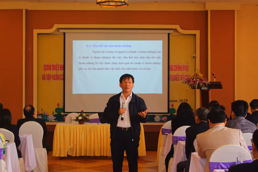 Nguyên Phó Trưởng ban Nội chính Trung ương Phạm Anh Tuấn - báo cáo tại Hội nghị.