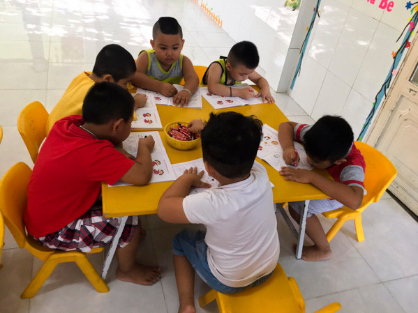 Bảo vệ an toàn tính mạng, thể chất, tâm lý cho trẻ trong quá trình tới lớp (ảnh minh họa) Bảo vệ an toàn tính mạng, thể chất, tâm lý cho trẻ trong quá trình tới lớp (ảnh minh họa)