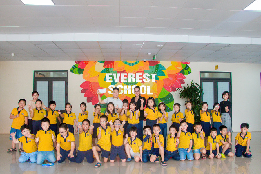 Nghiêm Nhật Anh luôn đặt HS làm trung tâm trong quá trình điều hành Everest .