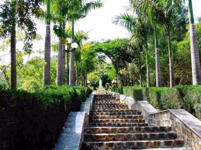 Lối vào khu tưởng niệm nhà thơ Hàn Mặc Tử tại Quy Nhơn, Bình Định.