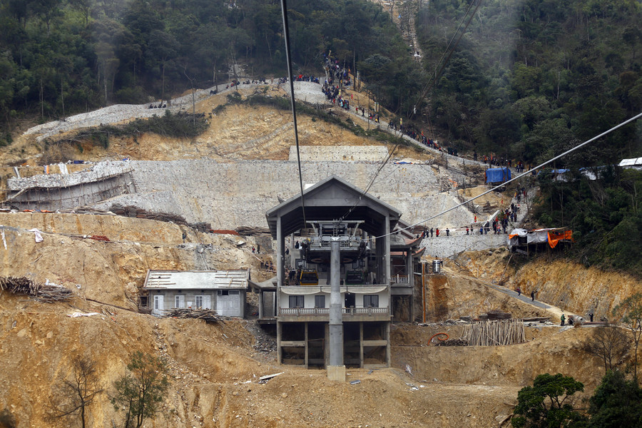 Công trình nhà ga cáp treo chùa Ngọa Vân mới chỉ cơ bản hoàn thiện nhưng đã đưa vào sử dụng.