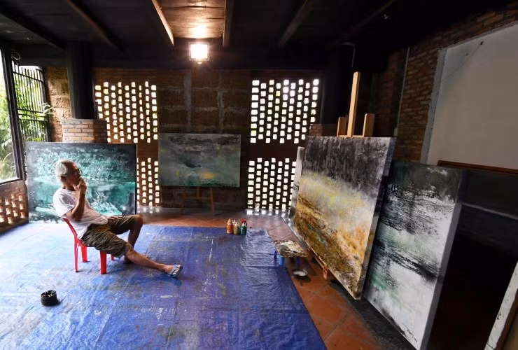 Ở tuổi 72, họa sĩ Ca Lê Thắng mới thực hiện triển lãm cá nhân đầu tiên.