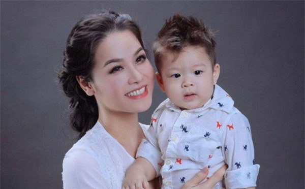 Mỹ nhân Việt lấy chồng giàu không như mơ: Người mất quyền nuôi con, kẻ ra đi tay trắng - Ảnh 4 Mỹ nhân Việt lấy chồng giàu không như mơ: Người mất quyền nuôi con, kẻ ra đi tay trắng - Ảnh 4