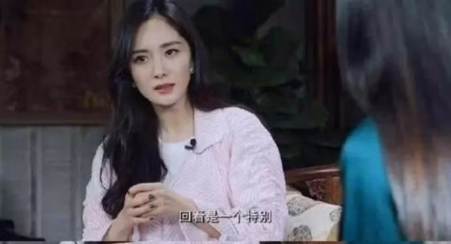 Phản ứng bất ngờ của Dương Mịch khi bị hỏi về chuyện ly hôn Lưu Khải Uy