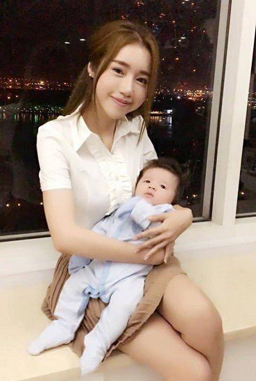 Elly Trần: elly tran: