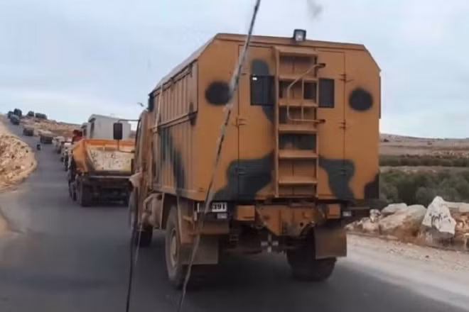 Đội quân Thổ Nhĩ cùng các vũ khí hiện đại tiến vào lãnh thổ Syria.