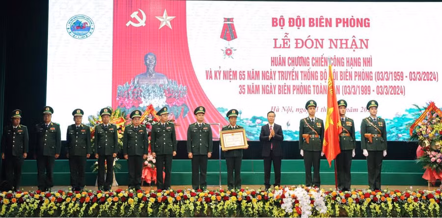 Chủ tịch nước Võ Văn Thưởng trao tặng Huân chương Chiến công hạng Nhì cho lực lượng BĐBP.