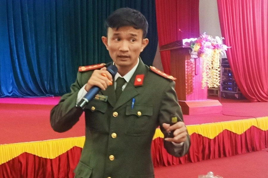 Đại úy Nguyễn Văn Khánh – Cán bộ Đội phòng chống tội phạm Công nghệ cao, Công an tỉnh Hà Tĩnh trình bày chuyên đề.