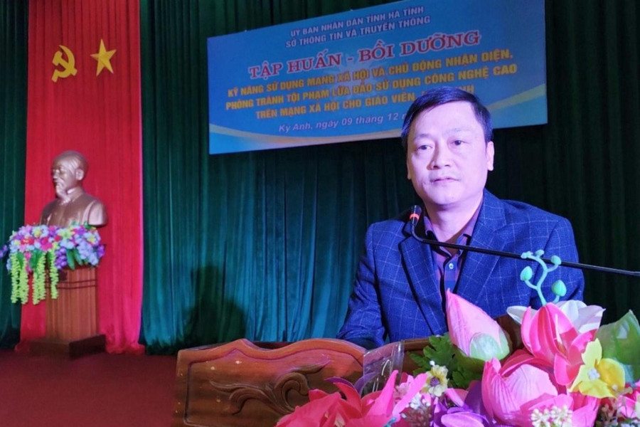 Ông Đặng Văn Đức – Trưởng phòng Bưu chính viễn thông Sở TT&amp;TT Hà Tĩnh phát biểu khai mạc.