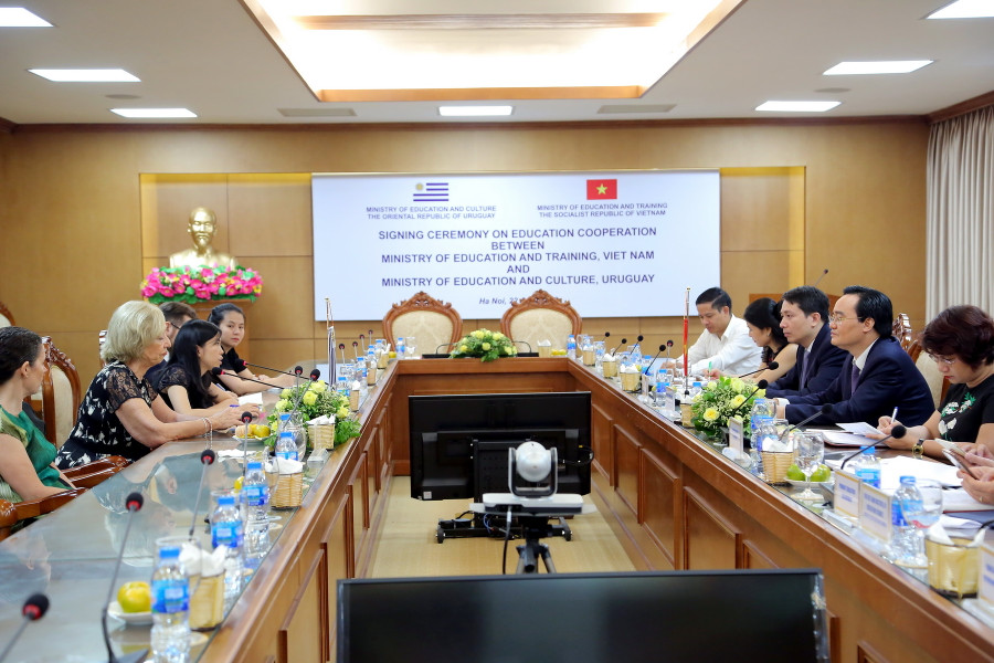 Bộ trưởng Phùng Xuân Nhạ tiếp Bộ trưởng María Julia Muñoz. Ảnh: Việt Hà Bộ trưởng Phùng Xuân Nhạ tiếp Bộ trưởng María Julia Muñoz. Ảnh: Việt Hà