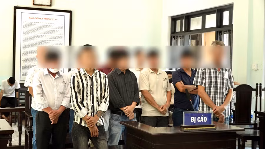 Xét xử 11 bị cáo vì có hành vi đánh bạc và tổ chức đánh bạc qua mạng Internet.