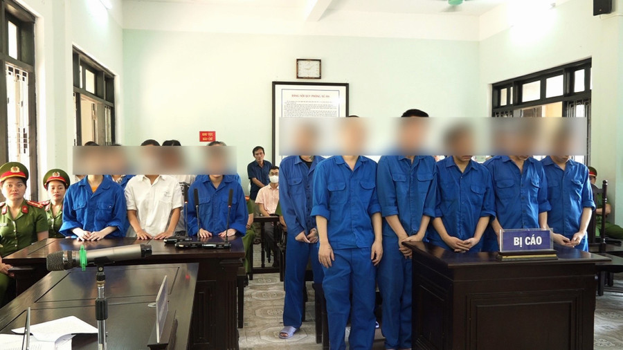 16 bị cáo tại phiên tòa xét xử. 16 bị cáo tại phiên tòa xét xử.