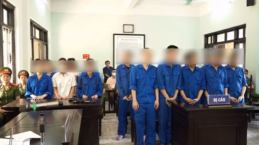 16 bị cáo tại phiên tòa xét xử.