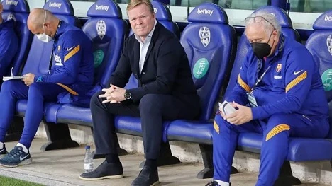 Ronald Koeman thừa nhận nguy cơ bị Barca sa thải.