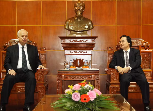 Hình thành một thế hệ nhà khoa học trẻ được đào tạo ở Nga