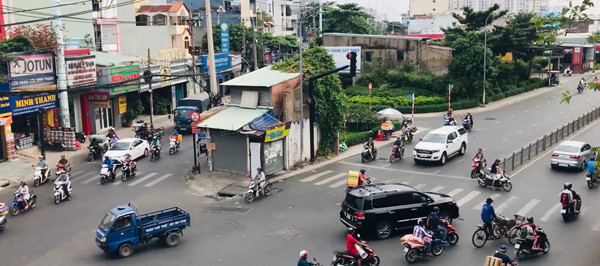 Căn nhà 4 mặt tiền góc giao lộ Lũy Bán Bích - Âu Cơ - Ba Vân nhìn từ xa