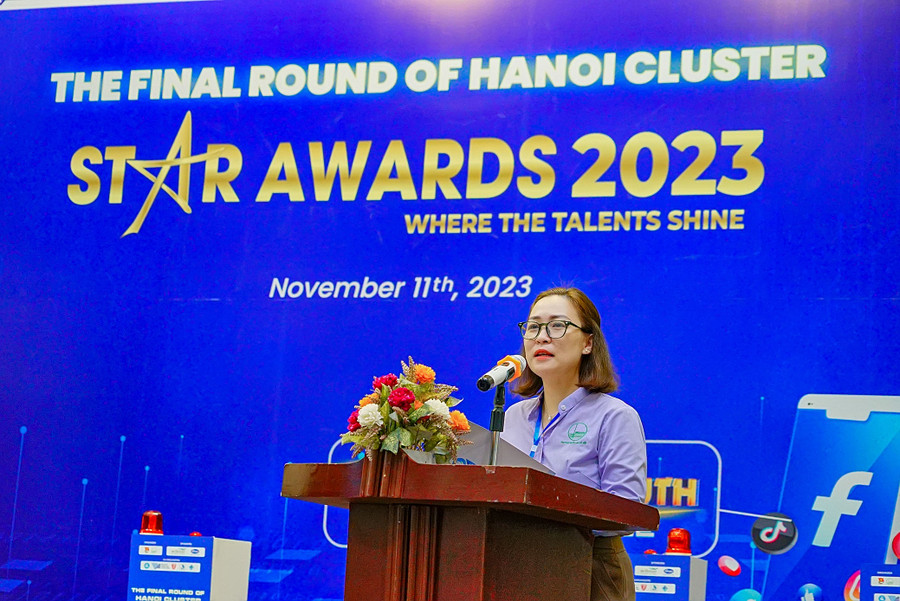 Đồng chí Hứa Thanh Hoa - Bí thư Đoàn ĐHQGHN, Trưởng BTC Cuộc thi Phát biểu khai mạc Vòng chung kết cụm Hà Nội. Đồng chí Hứa Thanh Hoa - Bí thư Đoàn ĐHQGHN, Trưởng BTC Cuộc thi Phát biểu khai mạc Vòng chung kết cụm Hà Nội.