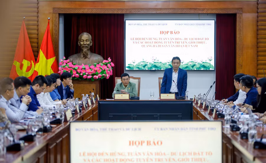 Thứ trưởng Bộ VH,TT&DL Hoàng Đạo Cương và Phó Chủ tịch UBND tỉnh Phú Thọ Hồ Đại Dũng chủ trì họp báo. Ảnh: Bộ VH,TT&DL
