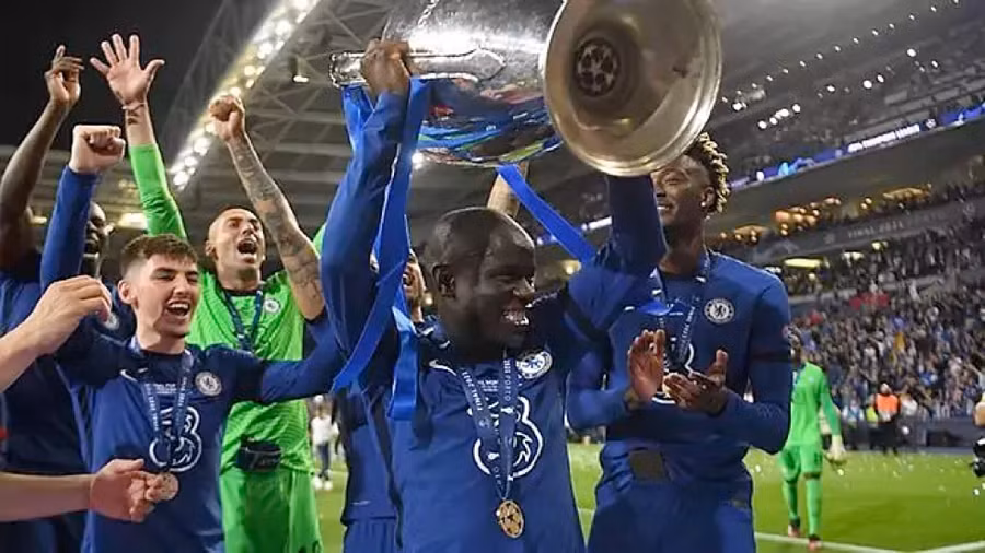 Kante bất ngờ không có tên trong đội hình tiêu biểu Champions League.