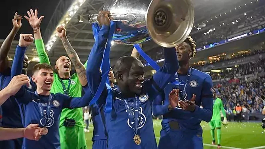 Kante bất ngờ không có tên trong đội hình tiêu biểu Champions League.