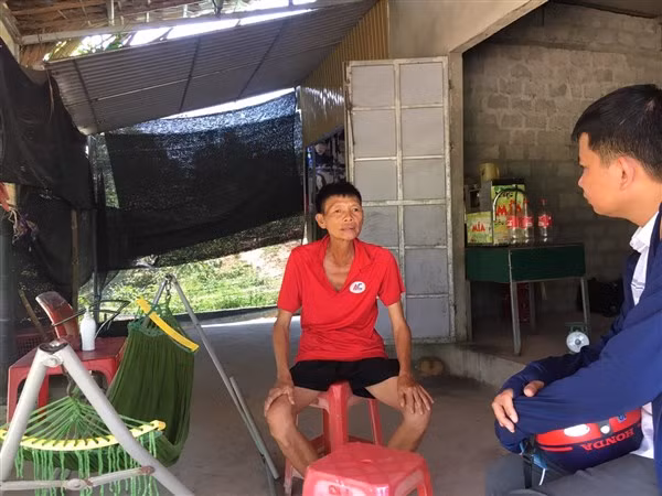 Ông Hoàng Nghĩa Thọ (thôn Liên Châu) kể lại những vụ tai nạn làm chết gia của người dân.