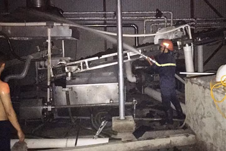 Một đêm xảy ra 2 vụ cháy xưởng và nhà hàng ở Thanh Hóa