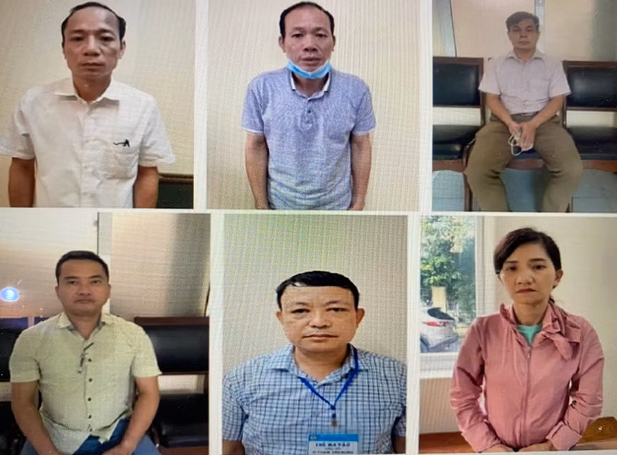 Các bị can trong vụ án vi phạm quy định đấu thầu gây hậu quả nghiêm trọng xảy ra tại Sở GD&ĐT Thanh Hóa. Ảnh: Bộ Công an - NT