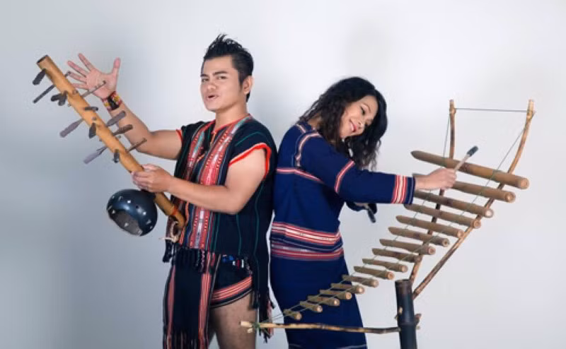 Y Jang Tuyn mang tới cho đời sống âm nhạc sự trẻ trung, nam tính.