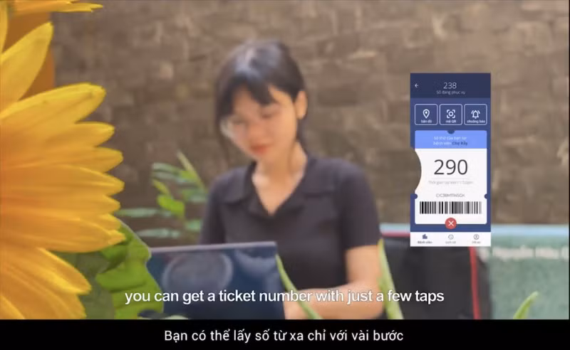 Người khám bệnh có thể lấy số thứ tự từ xa qua phòng chờ ảo.