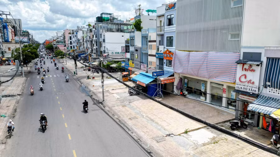 Hầu hết các hộ dân nằm trên trục đường Cách mạng Tháng Tám - Trường Chinh đã di dời, nhường chỗ cho không gian xây dựng tuyến metro số 2. Ảnh: Anh Tú