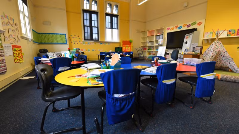 Nhiều trường học tiếp tục đóng cửa do Covid-19.