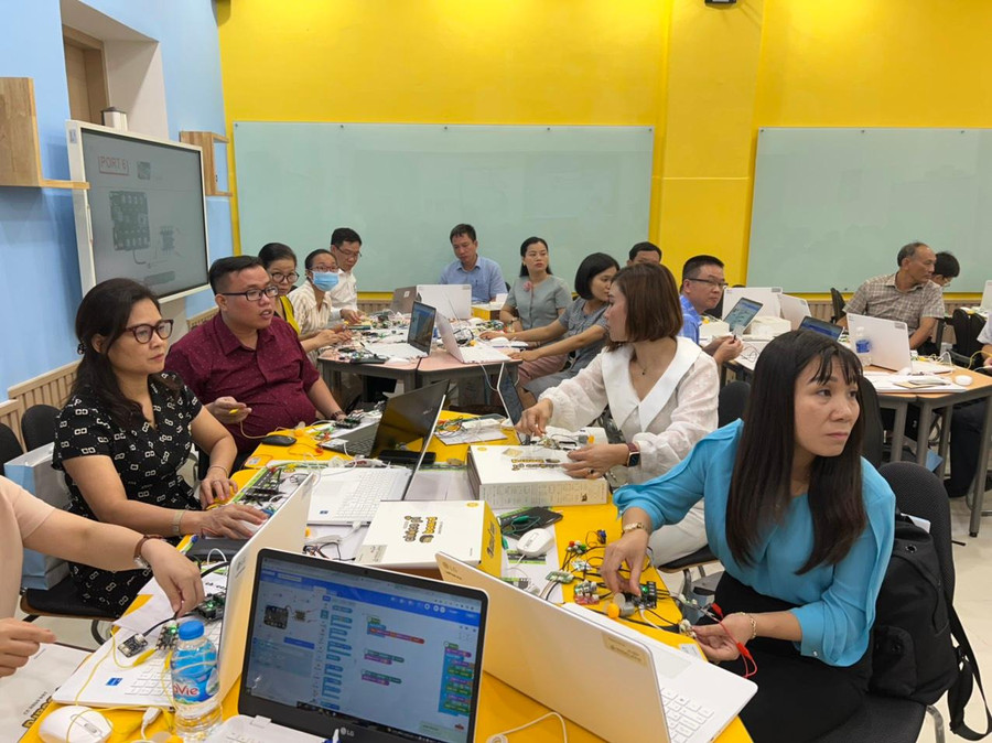 Học viên Trung tâm giáo dục thông minh tương lai Gyeongsangnam. Ảnh: Nguyễn Dịu Học viên Trung tâm giáo dục thông minh tương lai Gyeongsangnam. Ảnh: Nguyễn Dịu