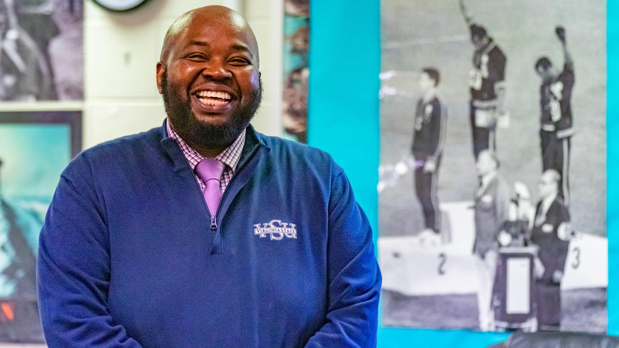 Thầy giáo Rodney Robinson, Mỹ, được vinh danh là Giáo viên Quốc gia năm 2019. Thầy giáo Rodney Robinson, Mỹ, được vinh danh là Giáo viên Quốc gia năm 2019.