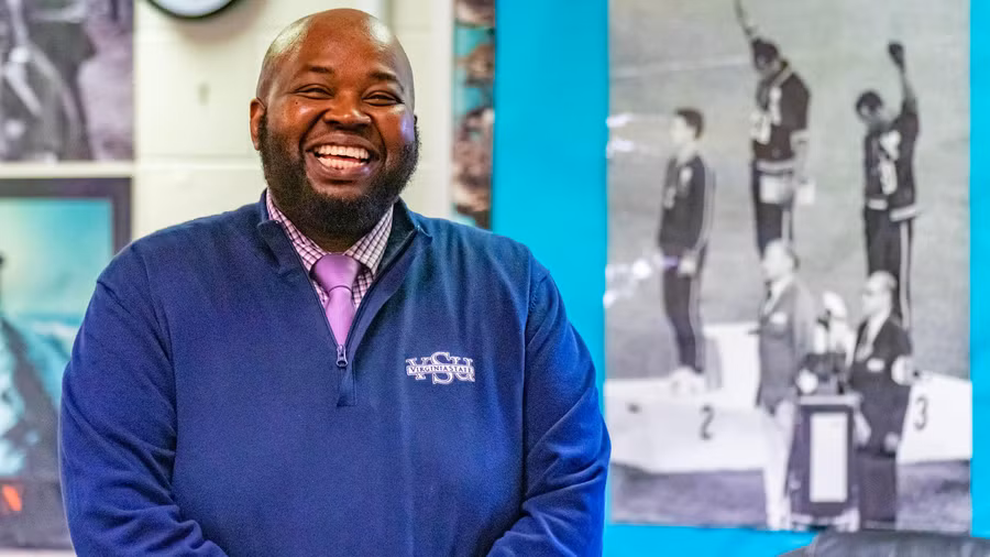 Thầy giáo Rodney Robinson, Mỹ, được vinh danh là Giáo viên Quốc gia năm 2019. Thầy giáo Rodney Robinson, Mỹ, được vinh danh là Giáo viên Quốc gia năm 2019.
