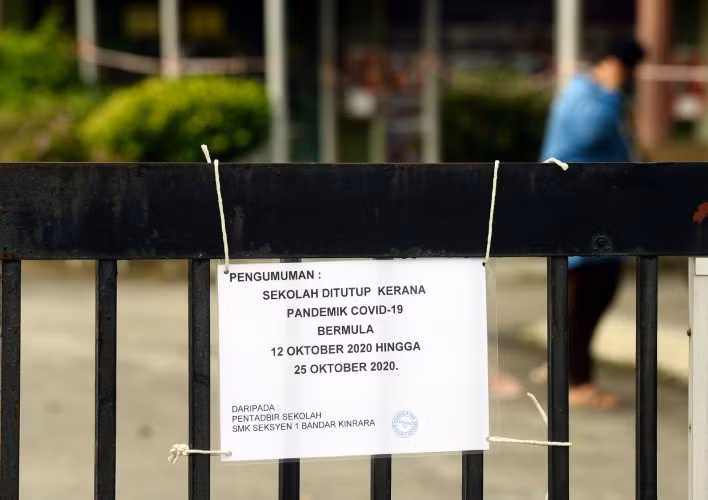 12 trường học Malaysia phải tiếp tục đóng cửa do Covid-19.