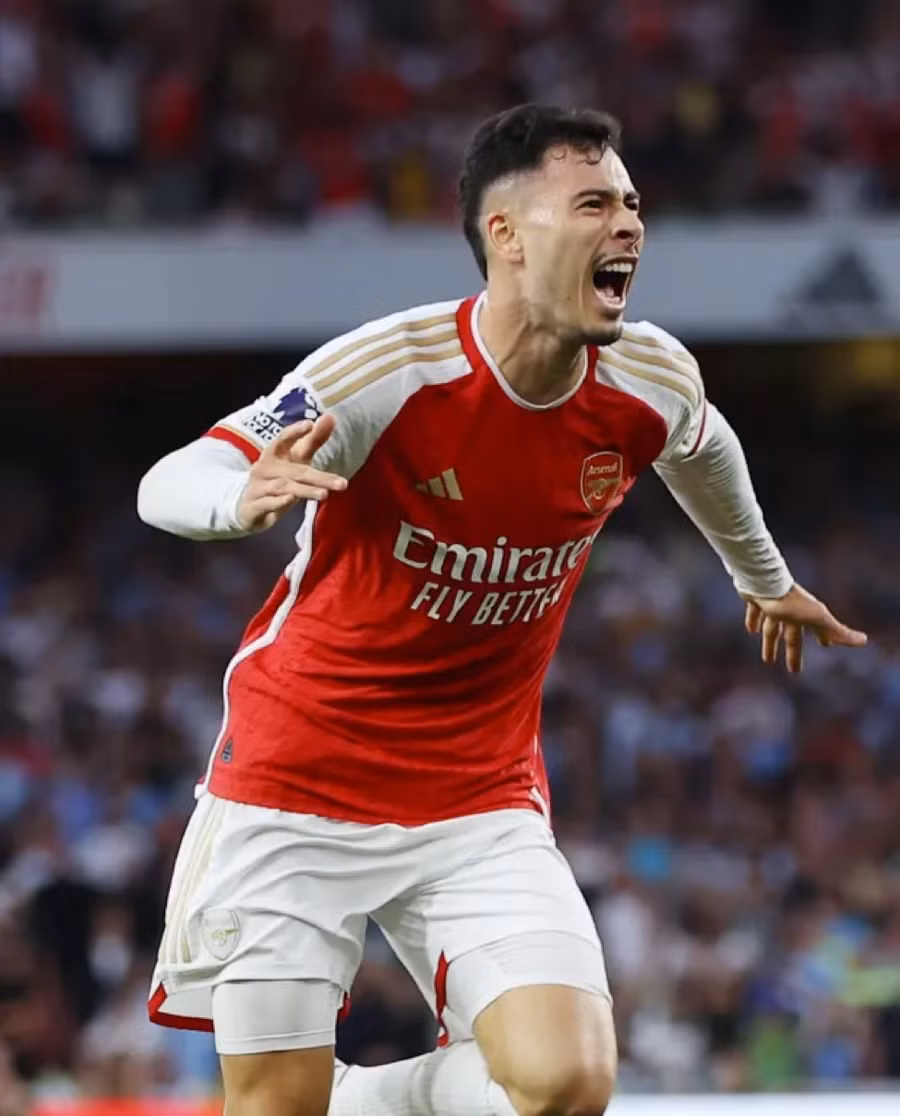 Martinelli ghi bàn giúp Arsenal thắng Man City ở vòng 8 Ngoại hạng Anh.