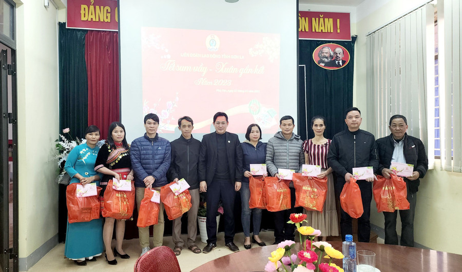 Công đoàn giáo dục Sơn La tổ chức “Tết sum vầy - Xuân gắn kết” cho đoàn viên.