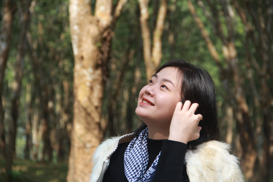 Để phù hợp bối cảnh, các bạn trẻ thường chọn trang phục mùa Đông, màu sắc bắt mắt, hài hòa với thiên nhiên.