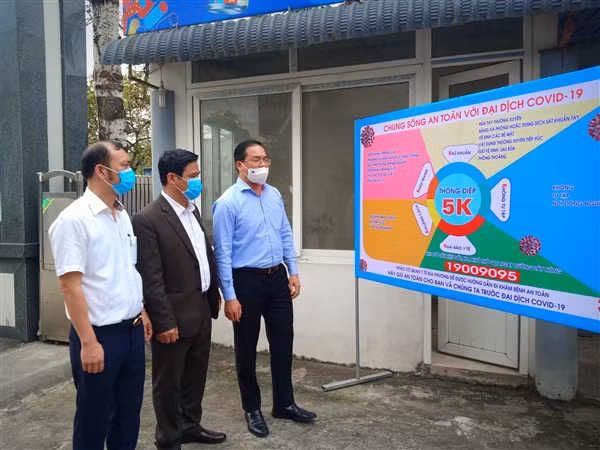 Lãnh đạo Huyện ủy, UBND huyện Mỹ Đức kiểm tra công tác phòng dịch tại Chùa Hương.