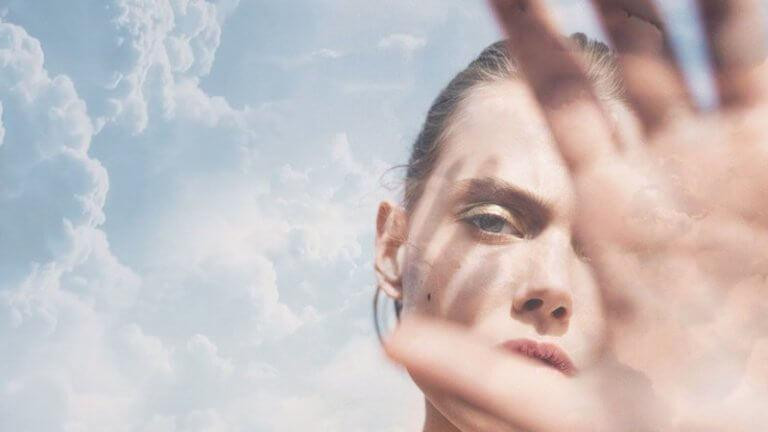 Không sử dụng kem chống nắng khi ra ngoài khiến da bị tổn thương. Không sử dụng kem chống nắng khi ra ngoài khiến da bị tổn thương.