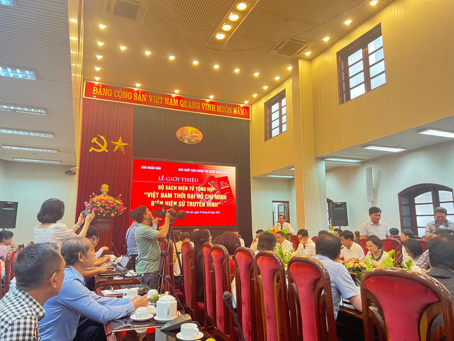 Ông Thuận Hữu phát biểu tại buổi lễ. Ông Thuận Hữu phát biểu tại buổi lễ.