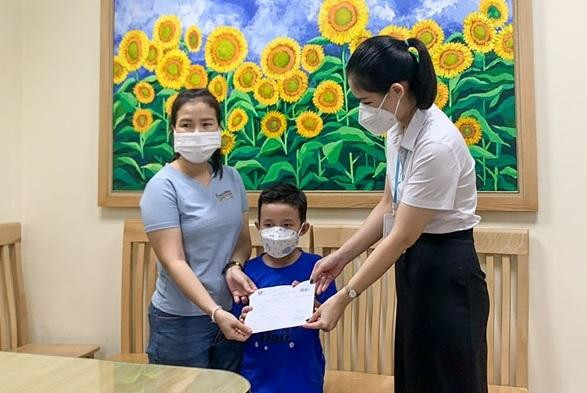 Bé K.B được các nhà tài trợ là cá nhân, doanh nghiệp, tổ chức hảo tâm trong và ngoài nước hỗ trợ chi phí điều trị lên tới 145 triệu đồng. Ảnh: BV. Bé K.B được các nhà tài trợ là cá nhân, doanh nghiệp, tổ chức hảo tâm trong và ngoài nước hỗ trợ chi phí điều trị lên tới 145 triệu đồng. Ảnh: BV.