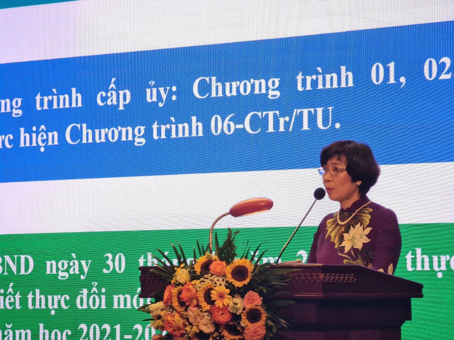 Bà Vũ Thị Thu Hà, Trưởng phòng GD&ĐT quận Long Biên phát biểu tại Hội nghị. Bà Vũ Thị Thu Hà, Trưởng phòng GD&ĐT quận Long Biên phát biểu tại Hội nghị.